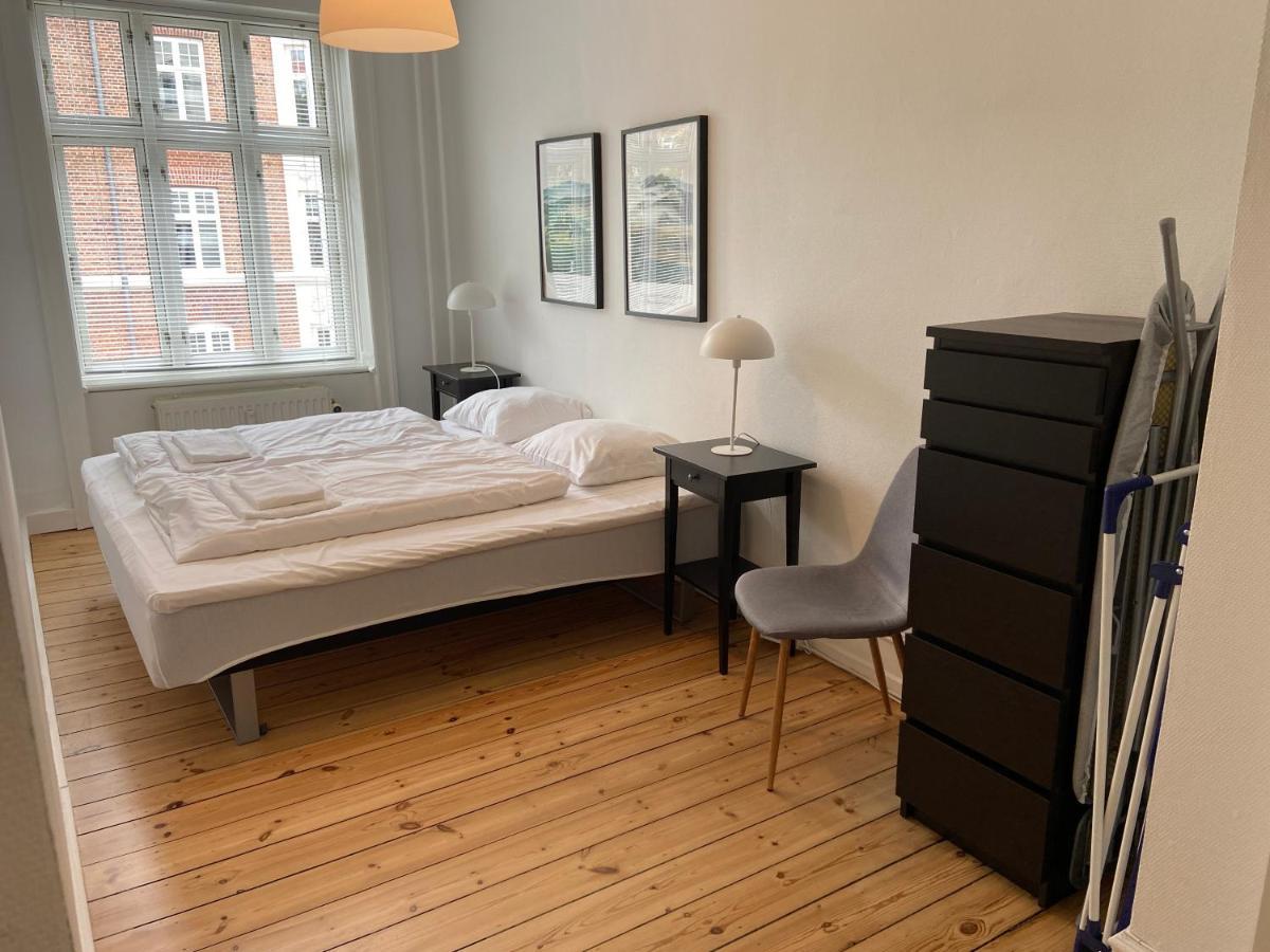Bright 2-Bedroom Apartment In Elegant Osterbro Copenhagen Exterior photo