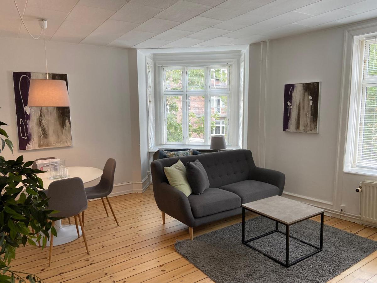 Bright 2-Bedroom Apartment In Elegant Osterbro Copenhagen Exterior photo